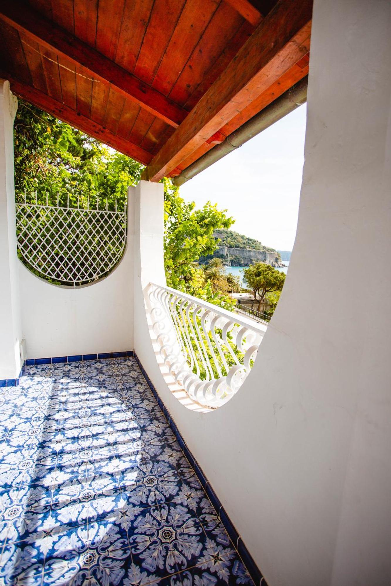Strand Hotel Delfini Ischia Buitenkant foto