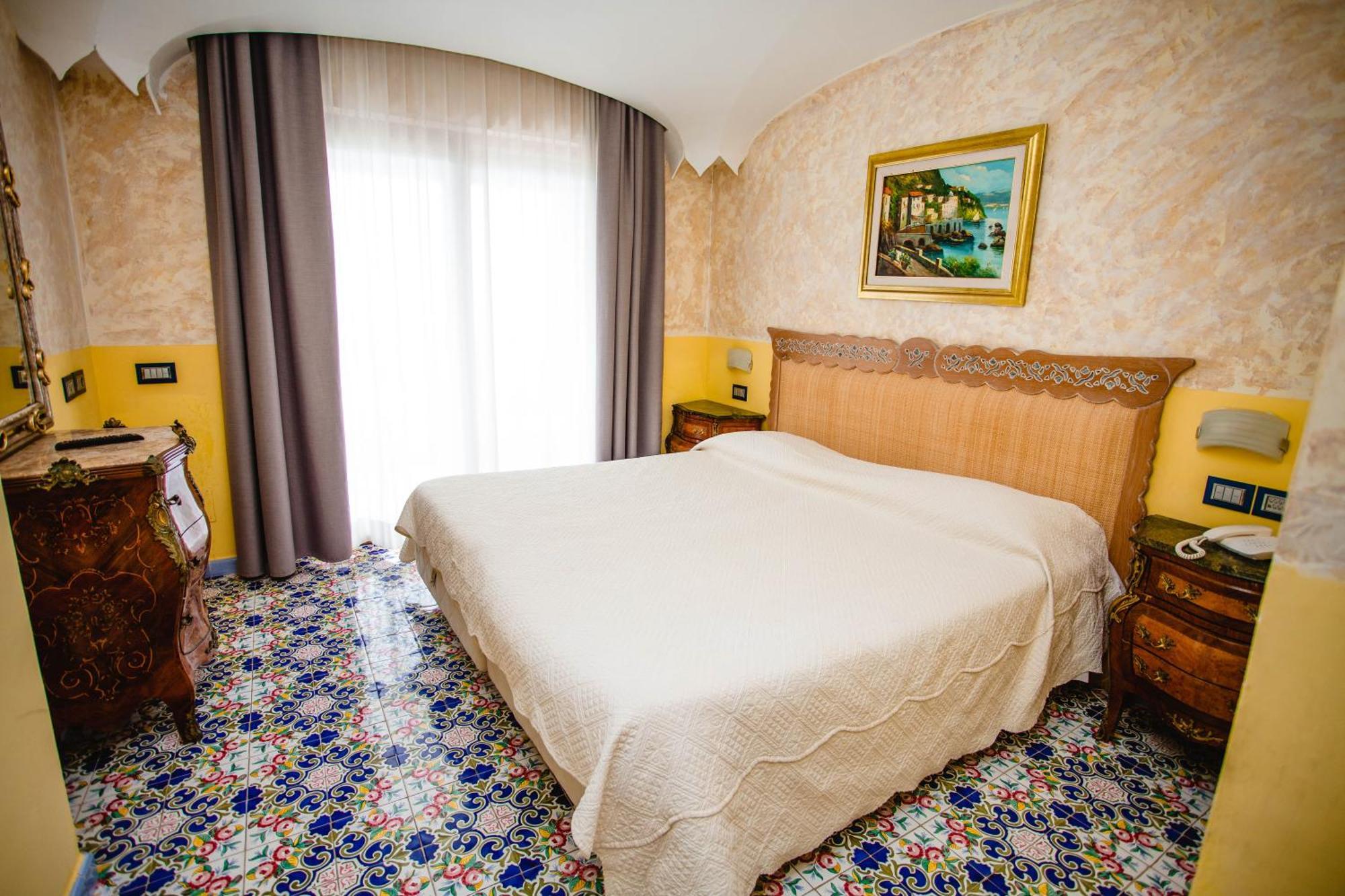 Strand Hotel Delfini Ischia Buitenkant foto