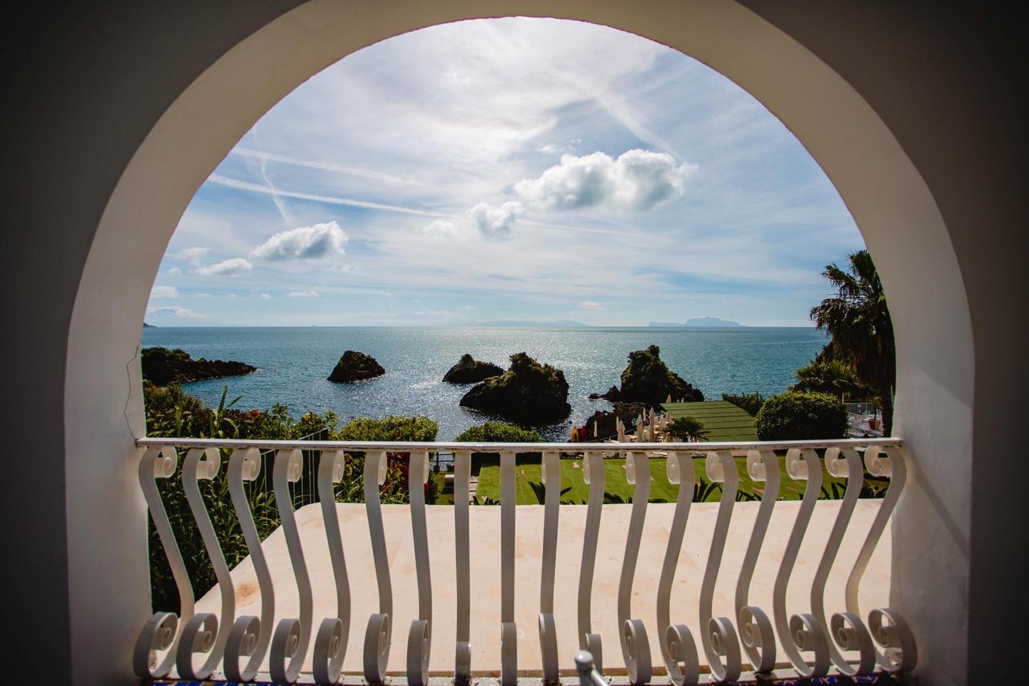 Strand Hotel Delfini Ischia Buitenkant foto