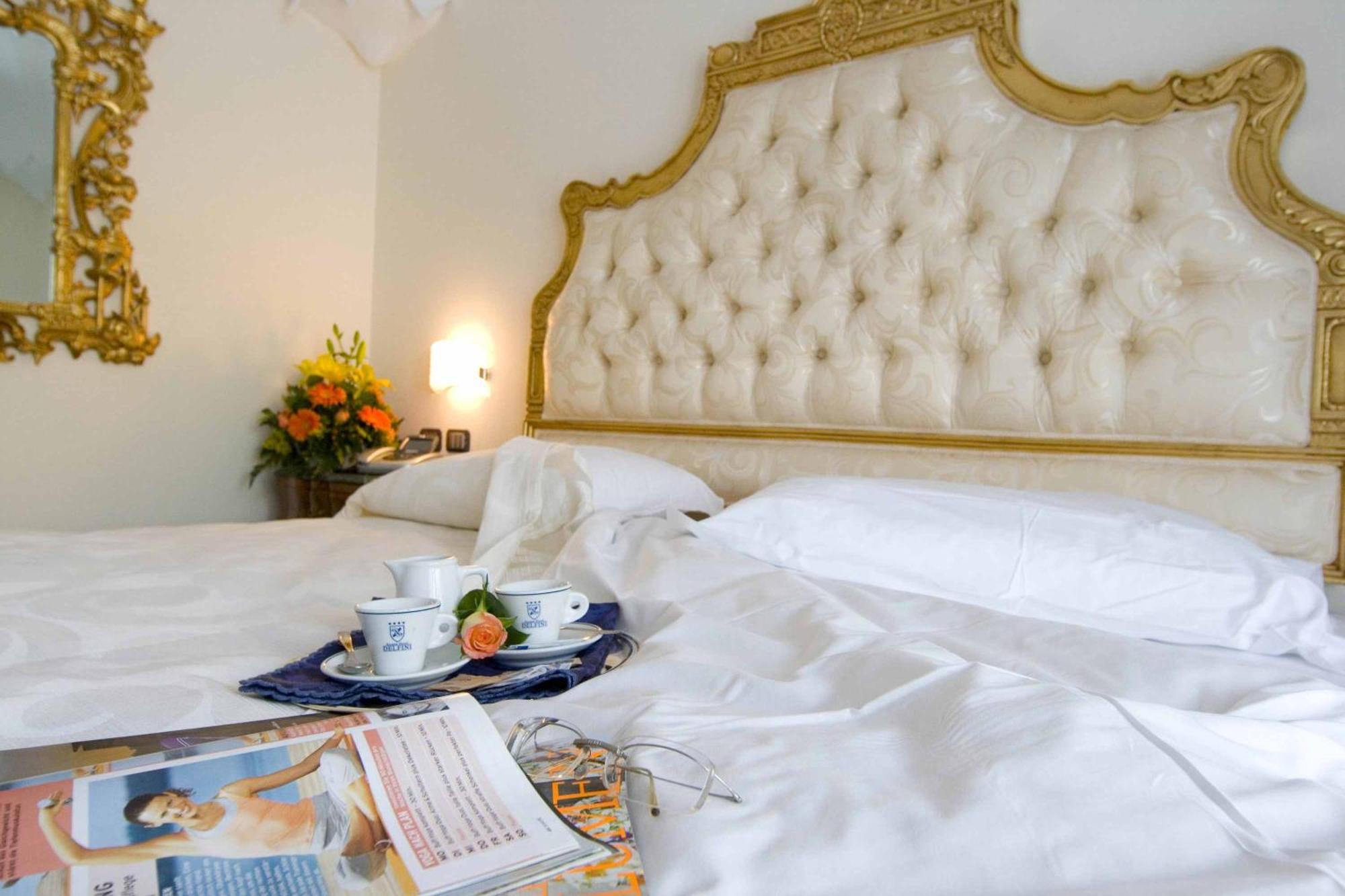 Strand Hotel Delfini Ischia Buitenkant foto