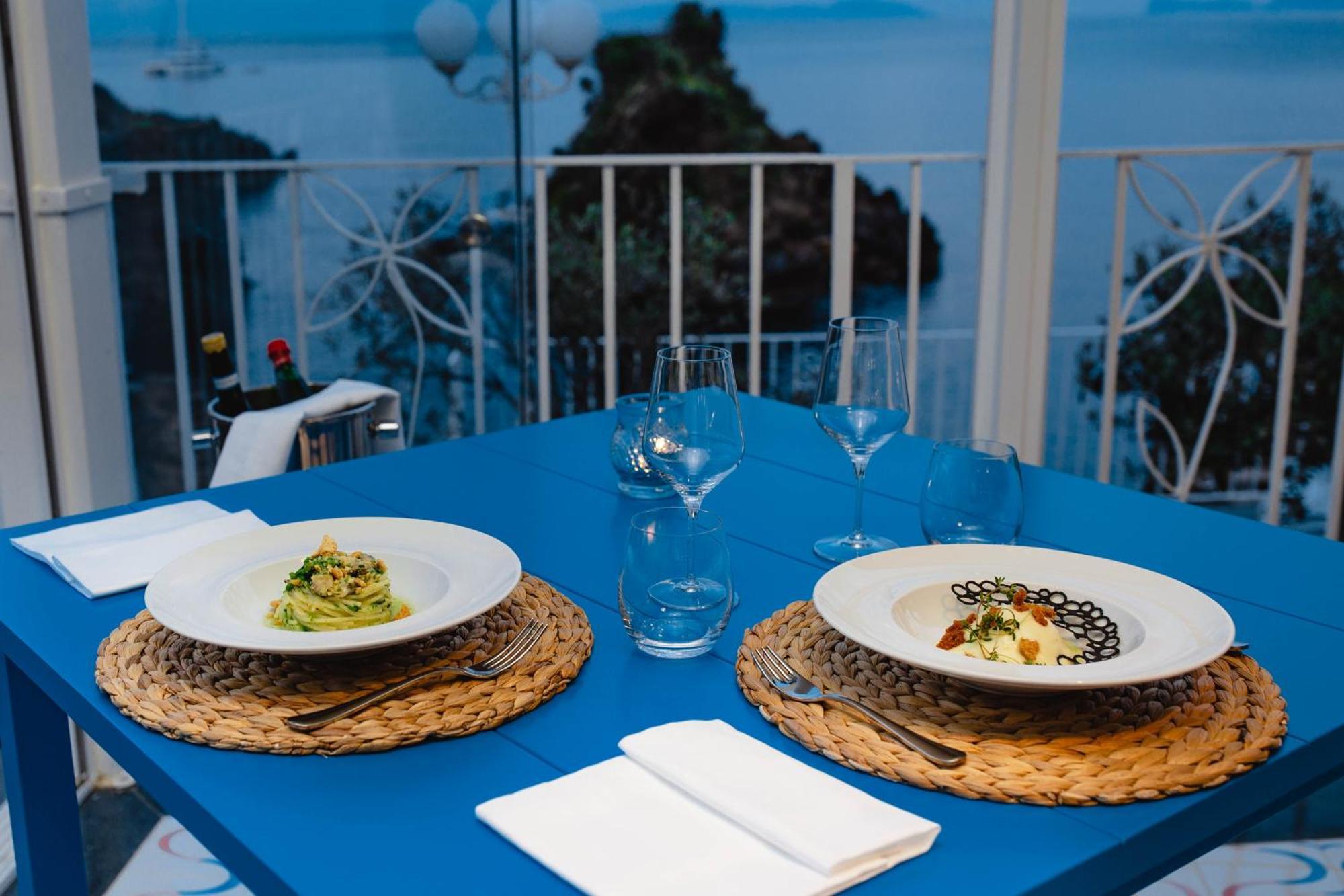 Strand Hotel Delfini Ischia Buitenkant foto